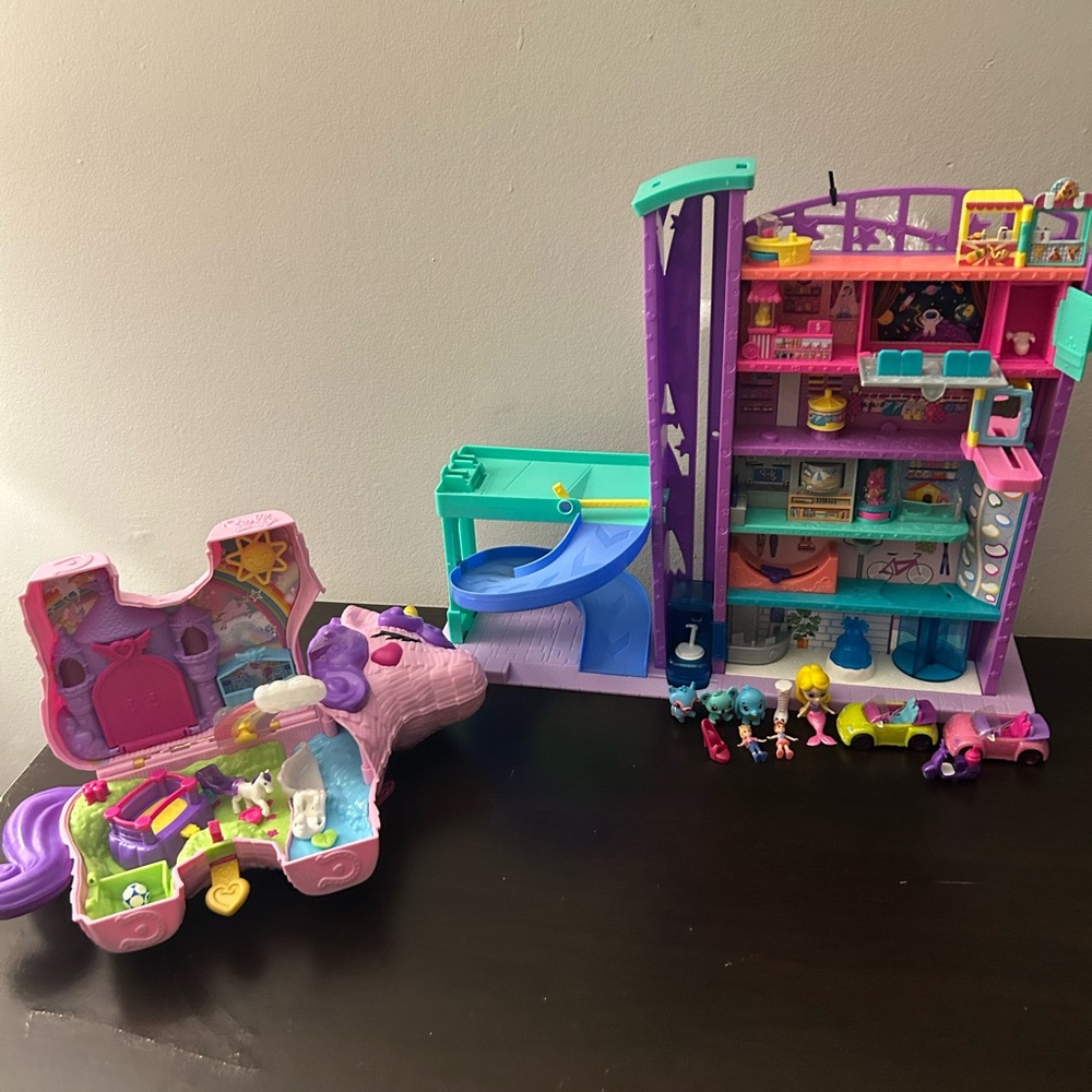 Polly pocket 6 floors mall with accessories + Polly pocket unicorn castle (LOT)
